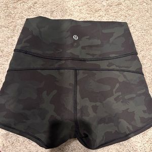 Lululemon short biker shorts